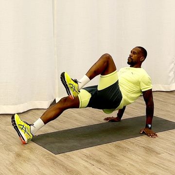 10-Minute Core Workout, Yusuf Jeffers practicing revers mountain climber exercise 10minute core workout, yusuf jeffers practicing revers mountain climber exercise