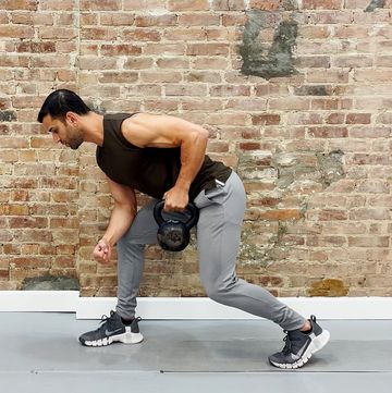 tamir practicing the lawnmower row exercise