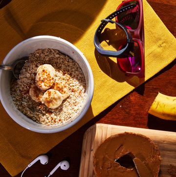 pre run meal of oatmeal and a bagel with peanut butter