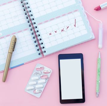 tampon and calendar