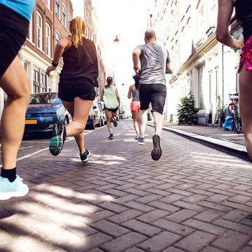 Urban runners crew training in the city